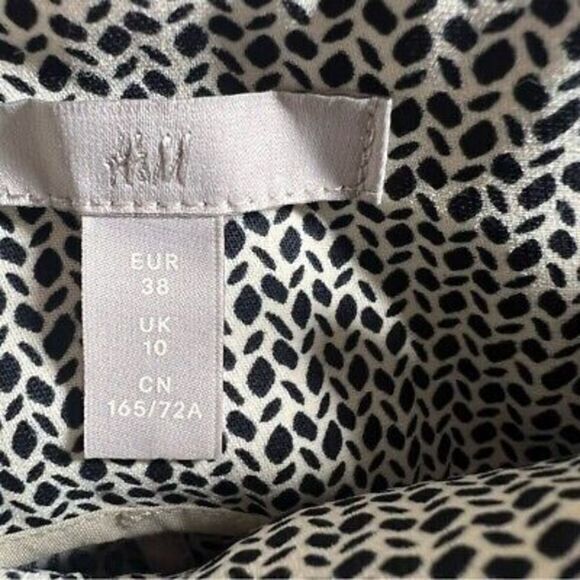 H&M paper bag waist‎ tie front shorts size 6 - Picture 4 of 7